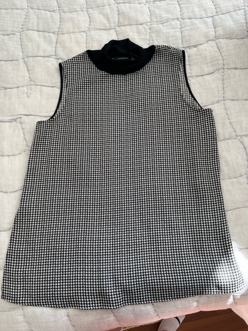 Club Monaco Black and White Houndstooth Turtleneck Shell
